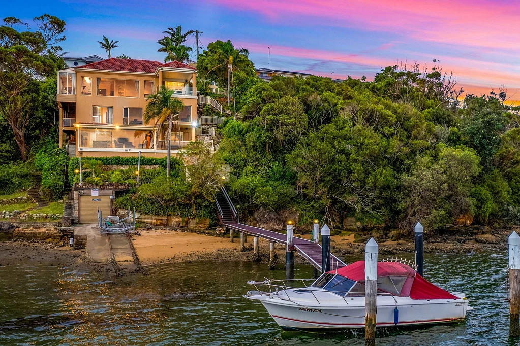 Blakehurst 5 Bedroom Waterfront Living With Private Jetty