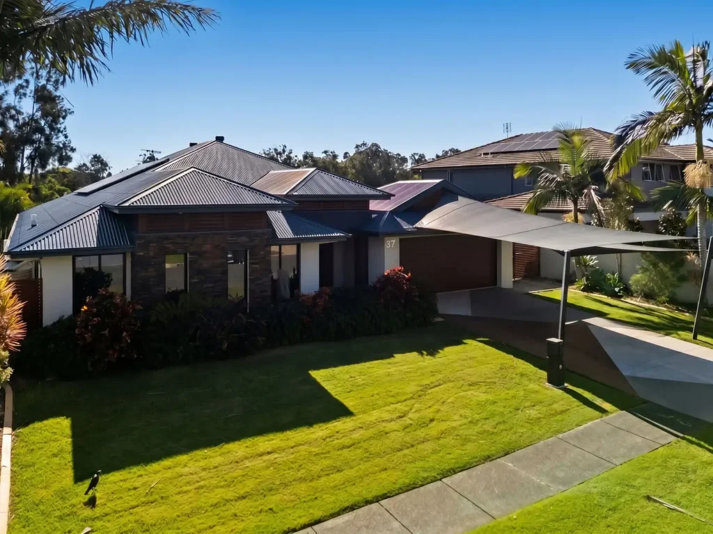 Luxury Riverside Living in The Peninsula