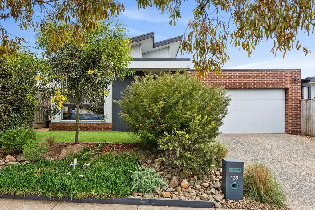 Torquay 4ਬੈੱਡਰੂਮ 139 Merrijig Drive, Torquay - Light-filled coastal-living in the heart of it all