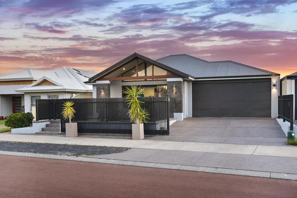 Dunsborough 4Zimmer Golf Course Views & a Standout Shed