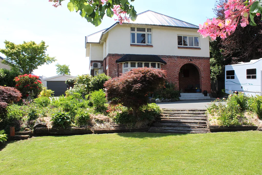 Highfield 3房  Charming Character Home in a Prime Location