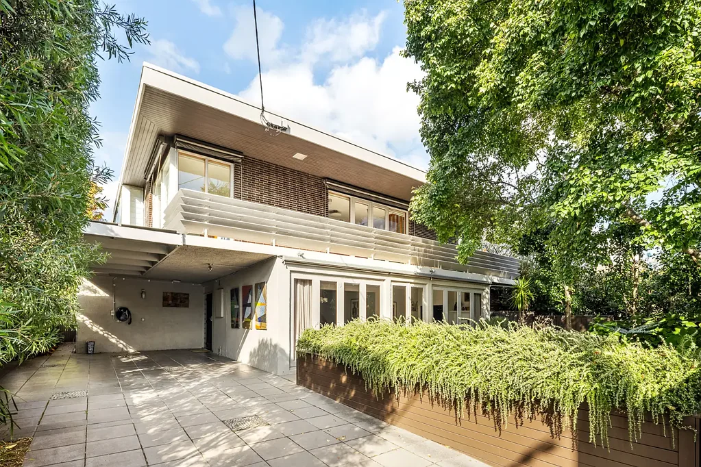 Brighton 4房 Mid-Century设计 四卧三卫 书房 玻璃阳台 双车库 海岸线近 Architectural Mid-Century Residence in a Prized Bayside Setting