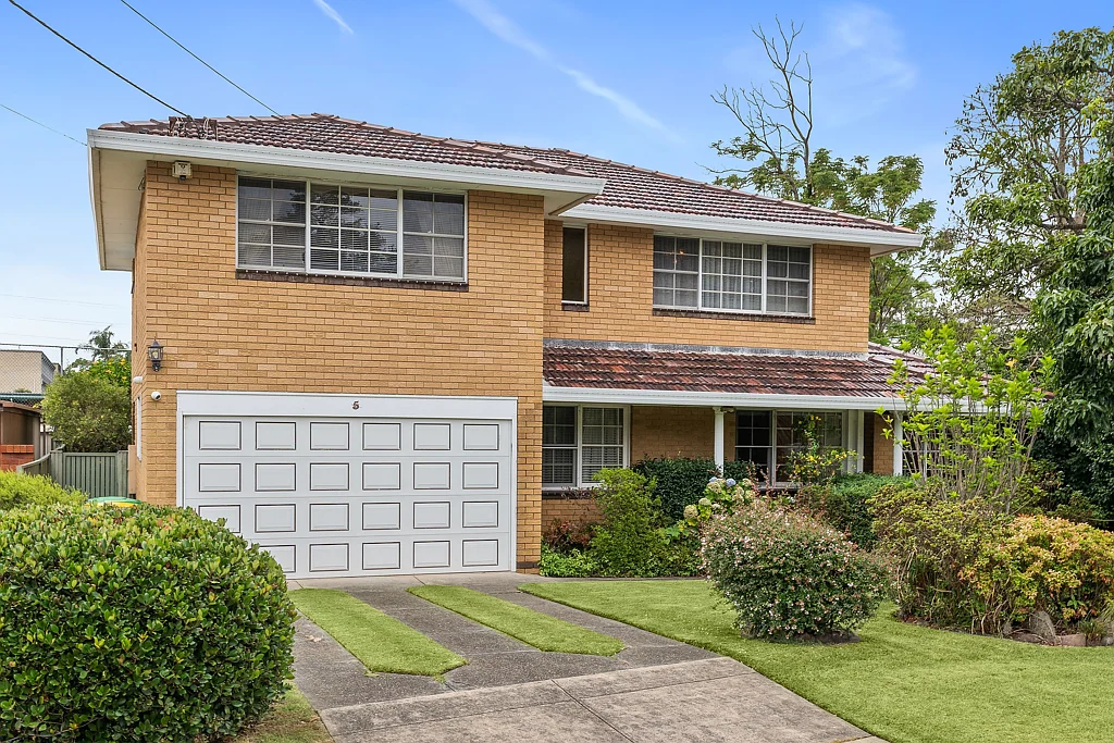 5 Dawn Street, Peakhurst, NSW 2210