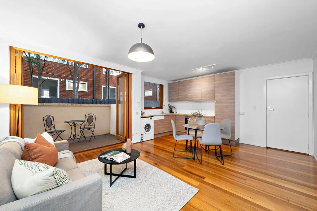 St Kilda 2ਬੈੱਡਰੂਮ Ground-floor ease, open plan charm, and a lifestyle to love