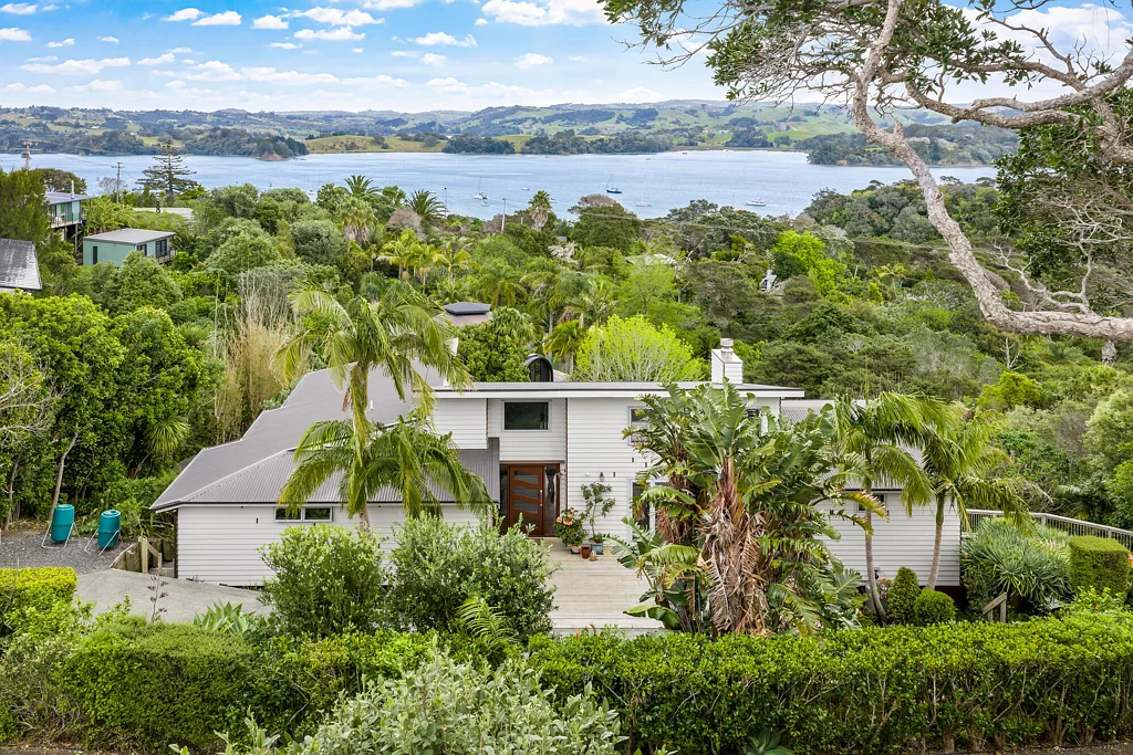 Mahurangi East 4 Slaapkamer A peaceful home with stunning views