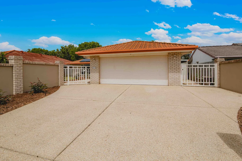 39 Lakeshore Drive, Helensvale, QLD 4212
