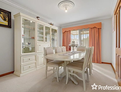 5 Batterbee Drive, Mooroolbark, VIC 3138, 5 Kuwarto, 2 Banyo, House
