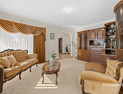 11 Tintaldra Drive, Taylors Lakes, North West Melbourne, 4房, 2浴, House