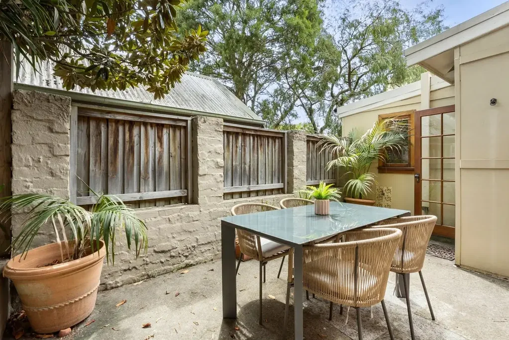 “Charming Historical Cottage”