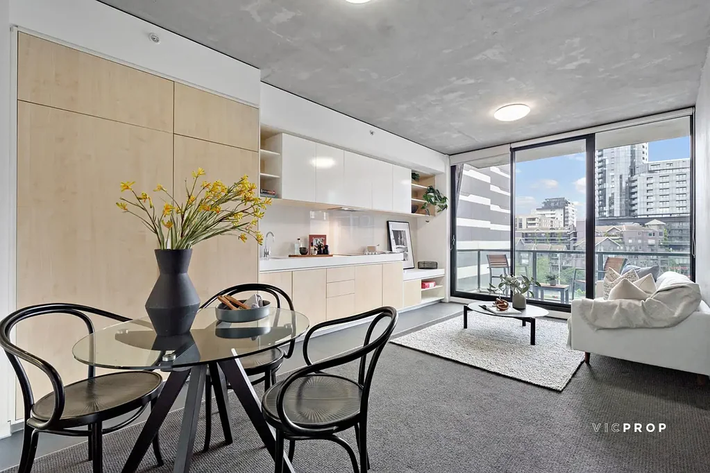 UNFURNISHED  STYLISH INDUSTRIAL APARTMENT IN THE HEART OF SOUTH YARRA