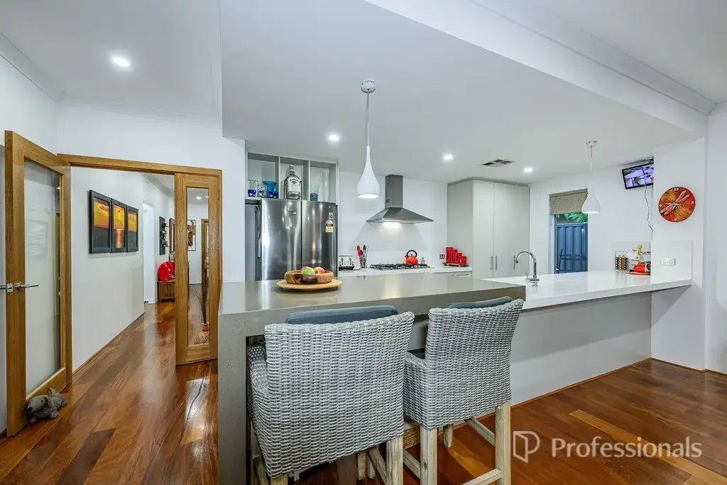 Aveley 4房  NOTHING TO BE DONE!!! DREAM HOME!!!