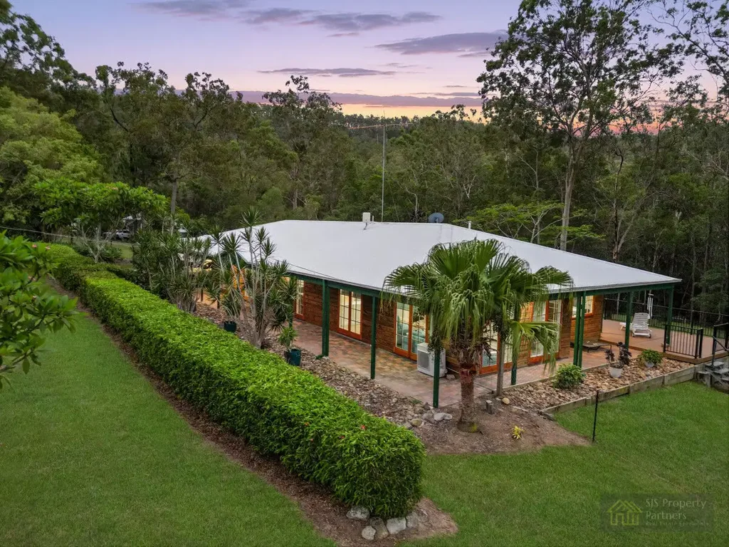 Tamborine 4 Slaapkamer Acreage Lifestyle Retreat— Immaculate Home on 2.5 Acres