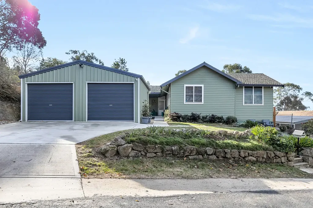 Cooma 4 Bedroom Impeccably presented home located in High set Bush setting