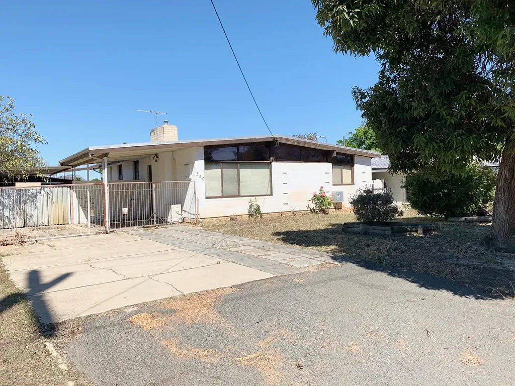 WALK TO BELMONT FORUM!!!!! @$650 per week