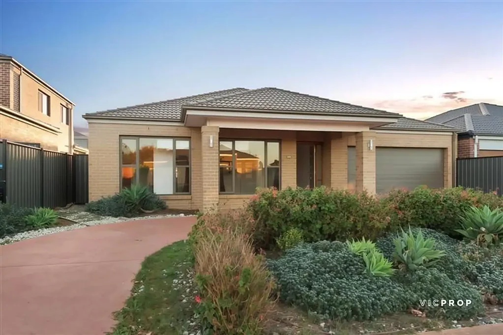 Spacious Family Home in Prime Featherbrook Location