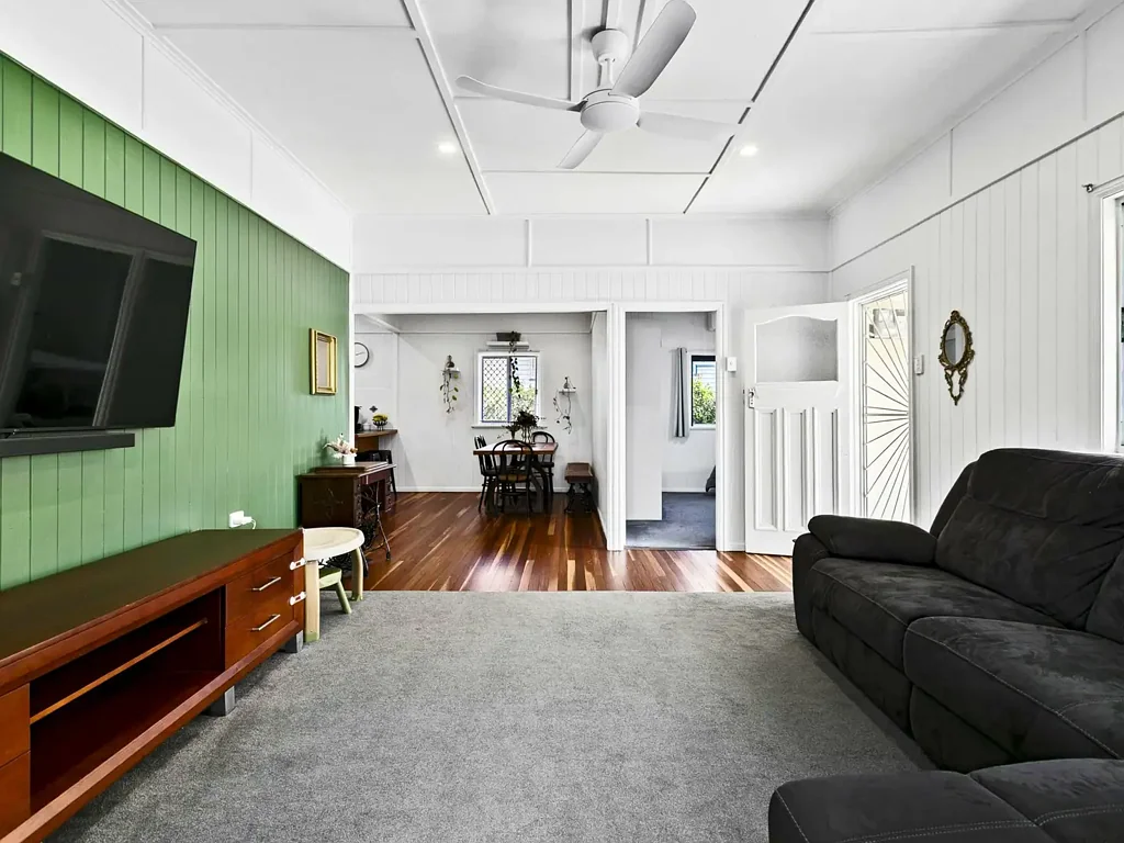 Maryborough 3 Slaapkamer Move-In Ready Home with Impressive Entertainer’s Backyard