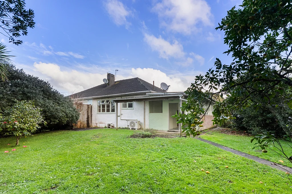 16 De Luen Street, Point Chevalier, Auckland City, Auckland