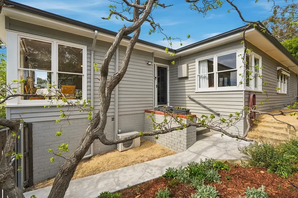 Lindisfarne 3 Bedroom Immaculate Inside & Out, A Beautiful Property!!