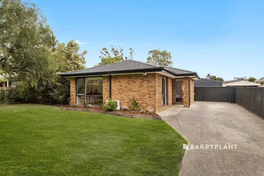 Pakenham 3Kwarto Newly Renovated Home with Huge Workshop on 785m²
