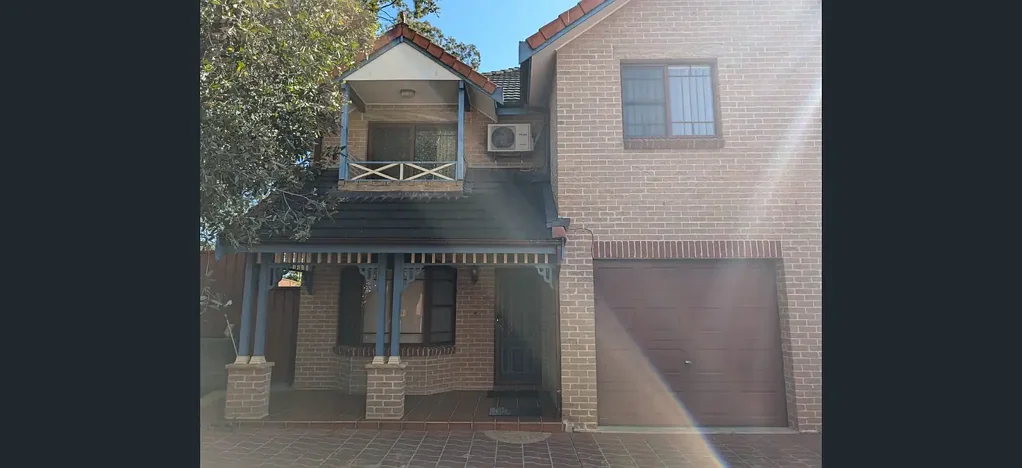 Casula 3غرفة نوم Spacious Townhouse in Prime Casula Location – Ideal for Investors or First Home Buyers!