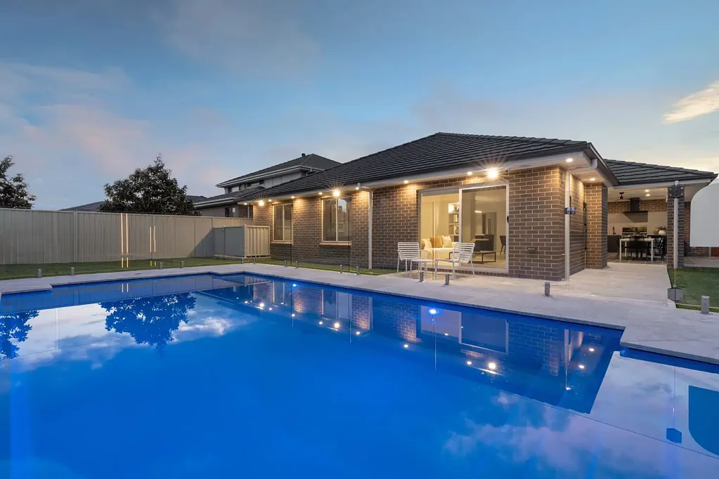 Oran Park 4Habitaciones Contemporary Elegance in a Prime Oran Park Location