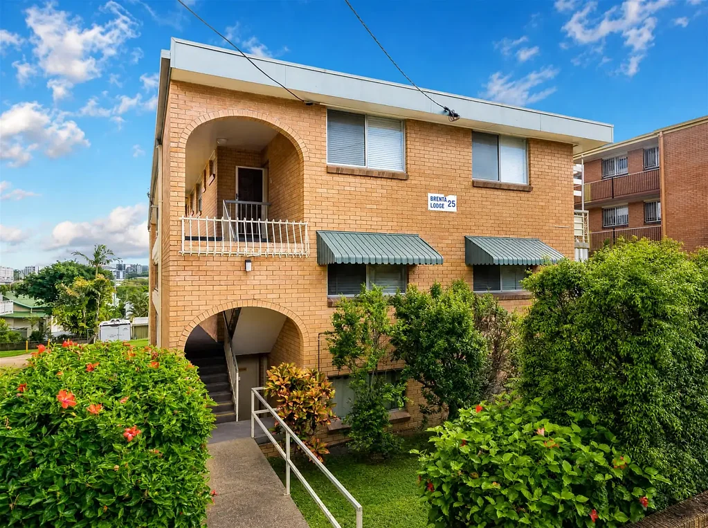 Spacious Two-Bedroom Apartment in Prime Inner South Location