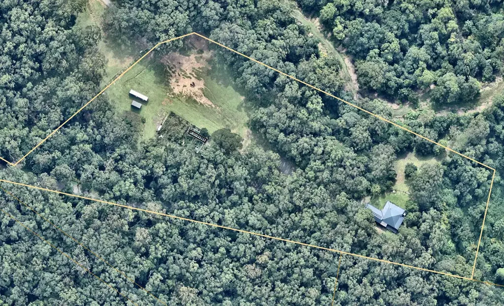 Mount Kembla 5Kwarto SECRET 10 acre Peaceful & Private Native Retreat : approx. 5 acres of clear agistment land. 5 bed residence with 2nd dwelling option.