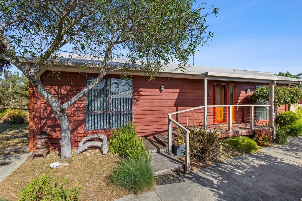 Clifton Springs 3房  Classic Coastal Charm with Parkside Appeal