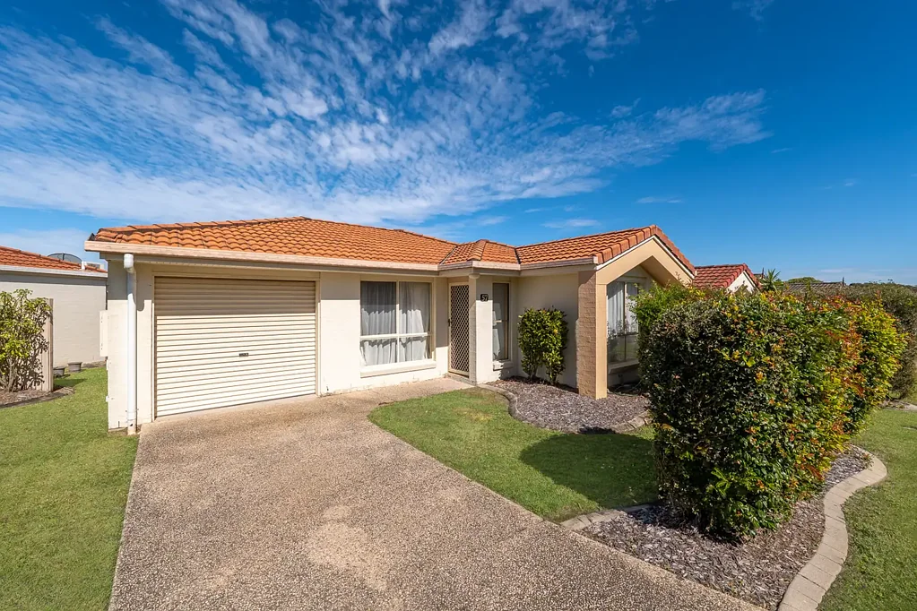 Little Mountain 3房  Big View. Brilliant Buy.
Sunshine Coast value with standout potential!