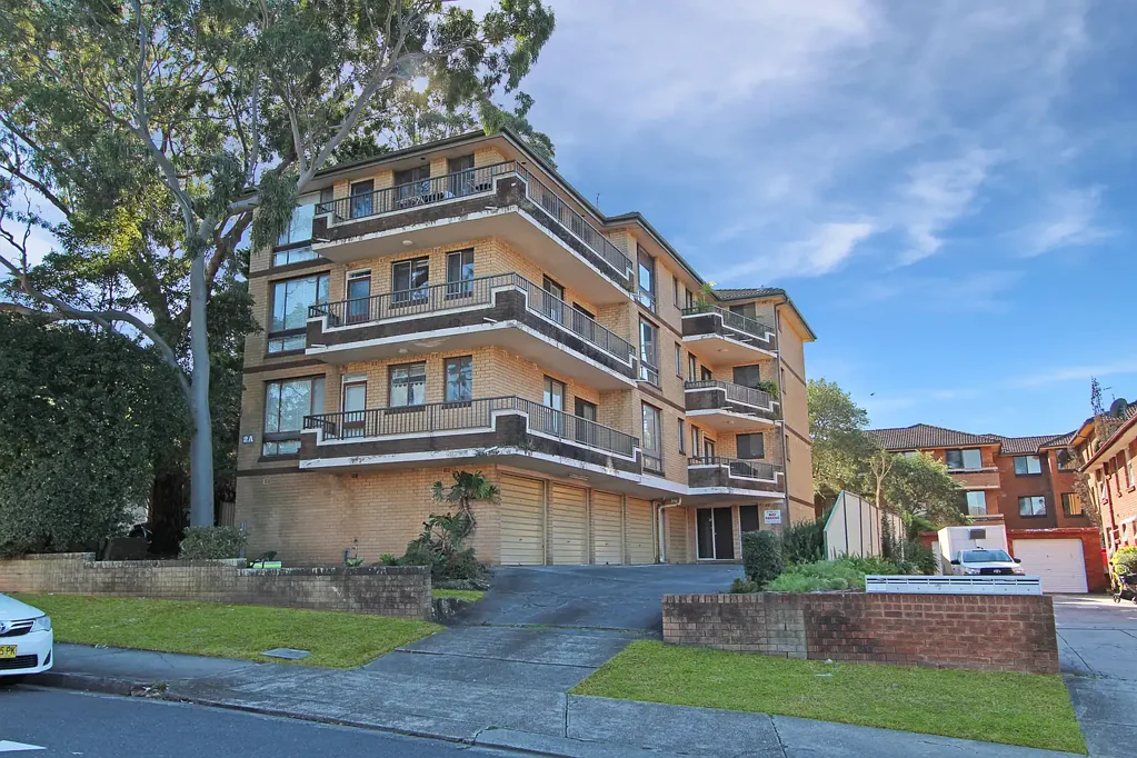 Updated Apartment In Convenient Location