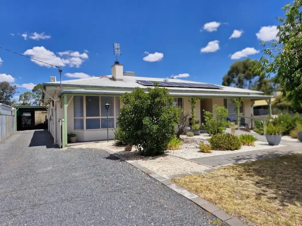 Warracknabeal 3 Slaapkamer Exceptional Cottage-Style Home