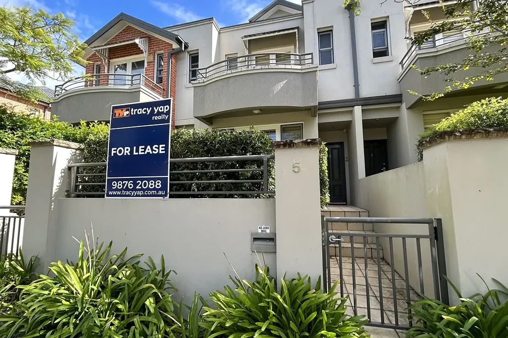 Unique 3- bedroom townhouse with two garages in quiet position