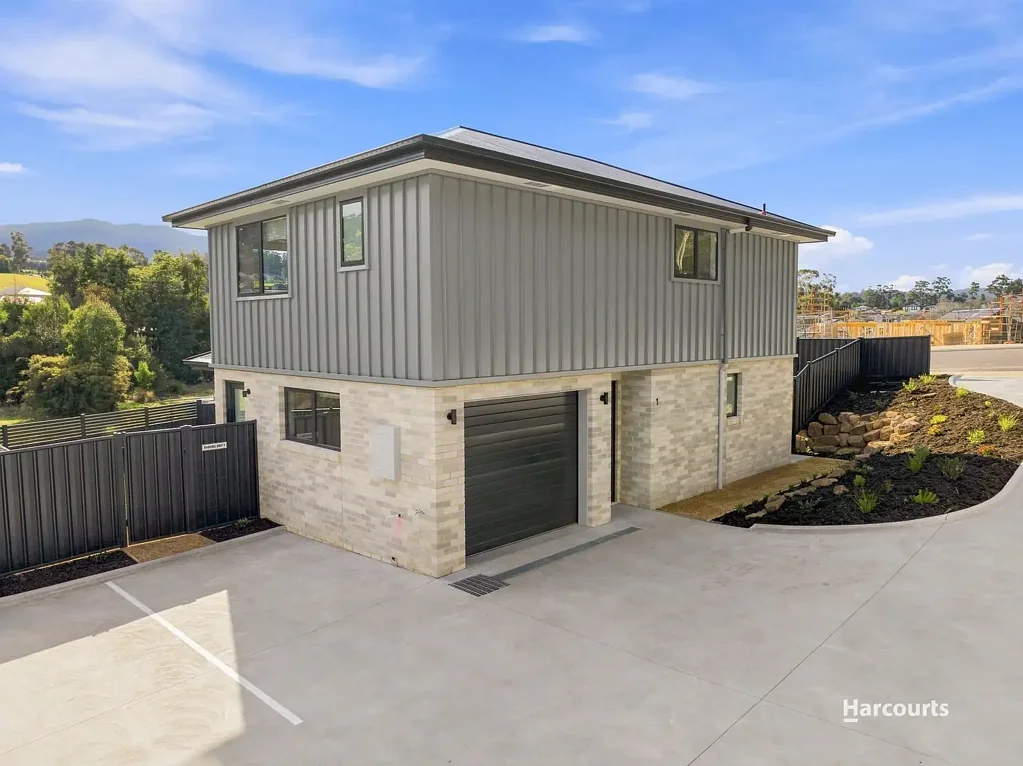 Kingston 3Kwarto Quality New Townhouse in Highly Sought-After Spring Farm