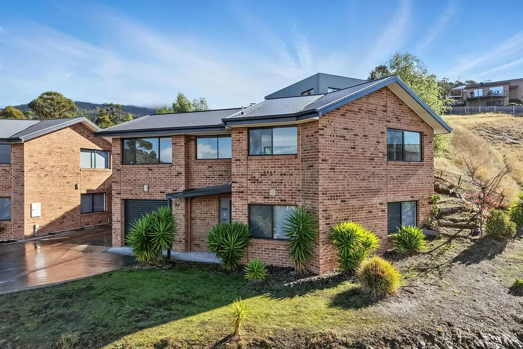 2/49 Branscombe Road, Claremont, TAS 7011