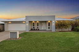 5 WARAMBEE STREET, Glenfield Park