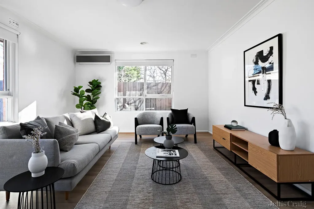 Contemporary Class in Enviable Location!