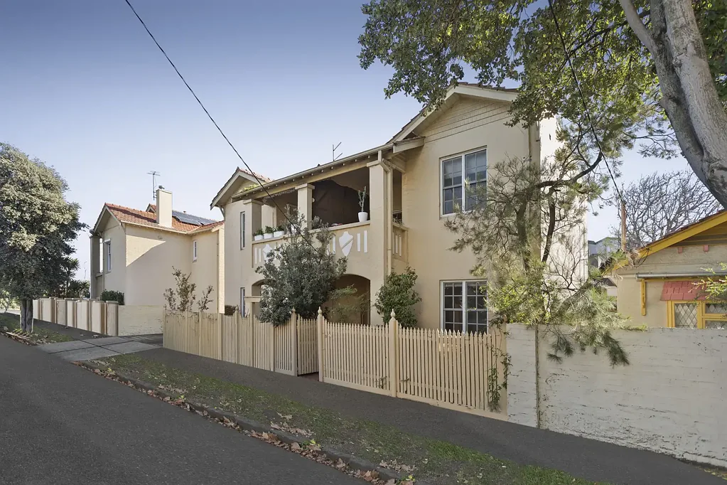 Elwood 2 Bedroom Ground Floor Art Deco Treasure in the Golden Mile