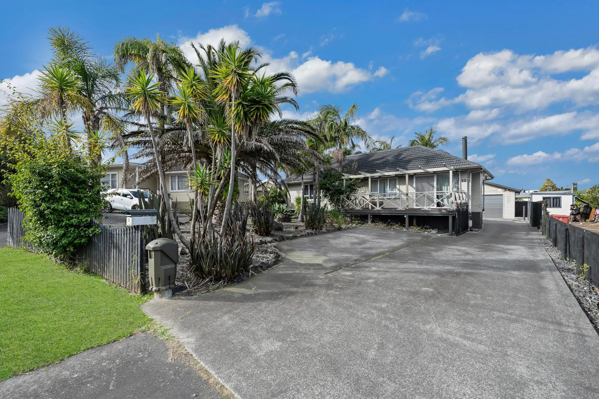 Te Atatu Peninsula 3બેડરૂમ Location, Space & Potential in Te Atatu Peninsula!