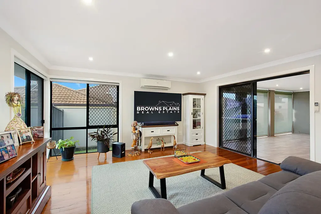 4 Denver Grove, Regents Park, QLD 4118