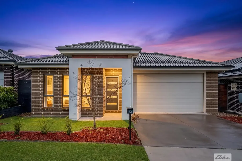 Oran Park 4房 Oran Park 宁静社区的清新宜居家庭住宅 A Fresh, Family-Friendly Home in a Quiet Oran Park Setting