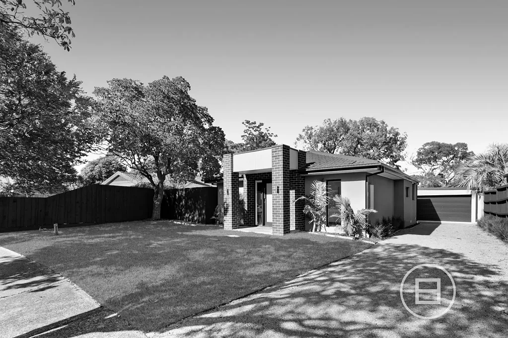 Narre Warren 3房 宽敞644sqm地块 精心改造 现代 功能齐全 开放式布局 设计师厨房 石制台面 优质电器 全新地板空调 宽敞后院 双车位车库 便利设施触手可及 Expressions of Interest closing Tuesday 9th June at 1pm (unless sold prior)
