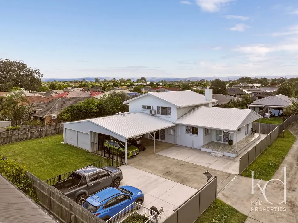 Bellmere 5房 Bellmere 中心区的双户居住住宅 Dual Living in the Heart of Bellmere