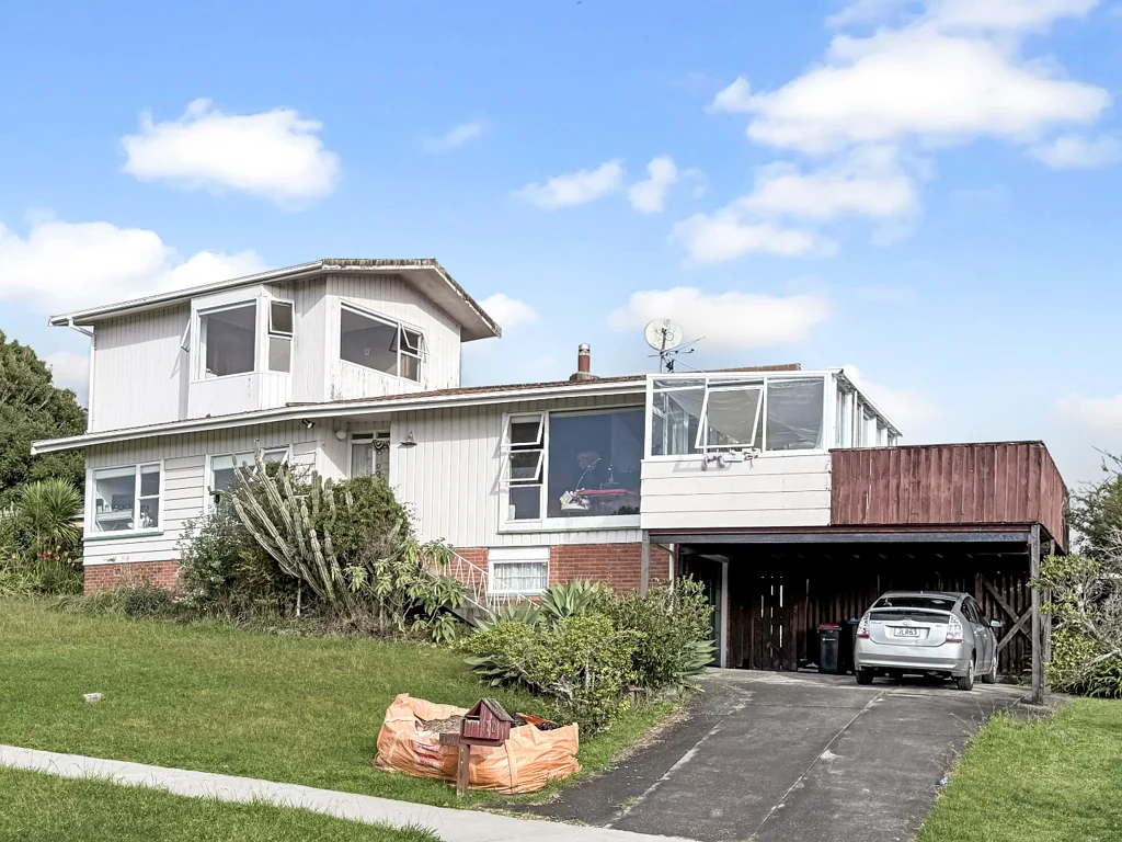 Short-Term Rental – Sunny 4 Bedroom, 3-Level Home