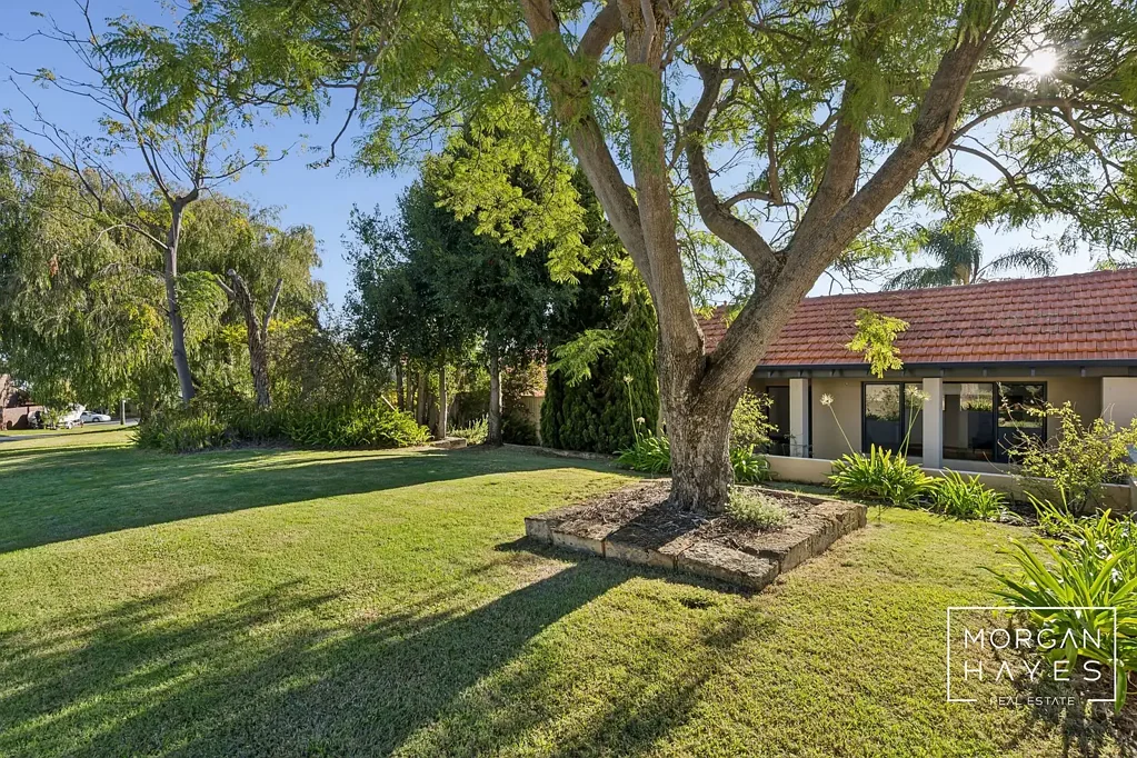 Bull Creek 4房  Move in Ready Family Living with Poolside Appeal!