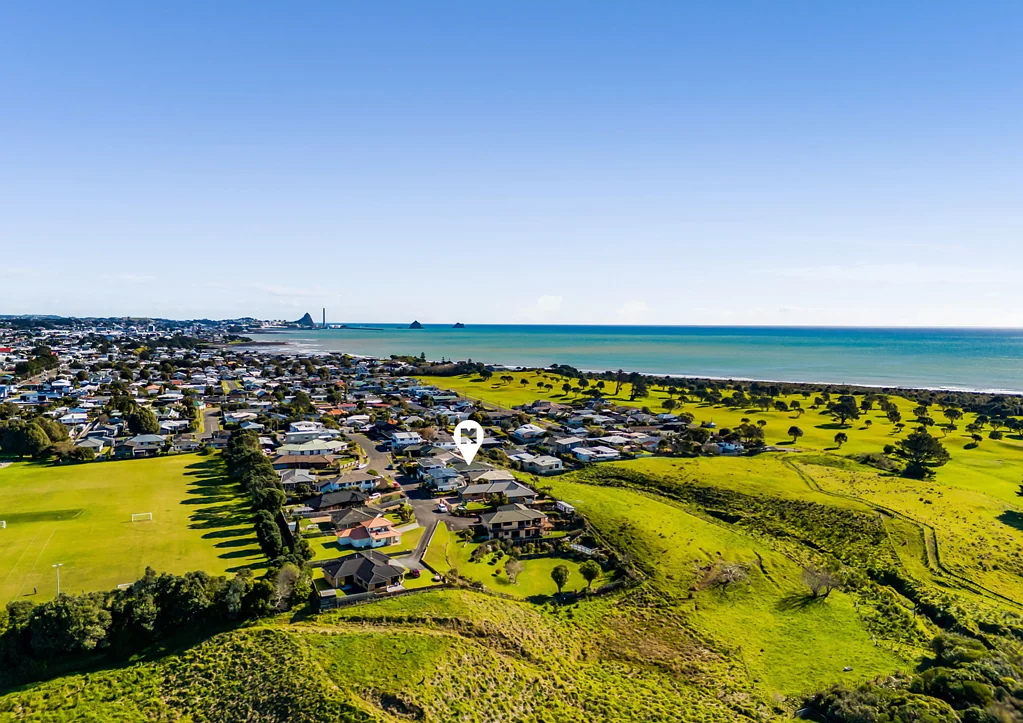 Fitzroy 2Moenga Sun-filled Fitzroy Living - Stunning Views!