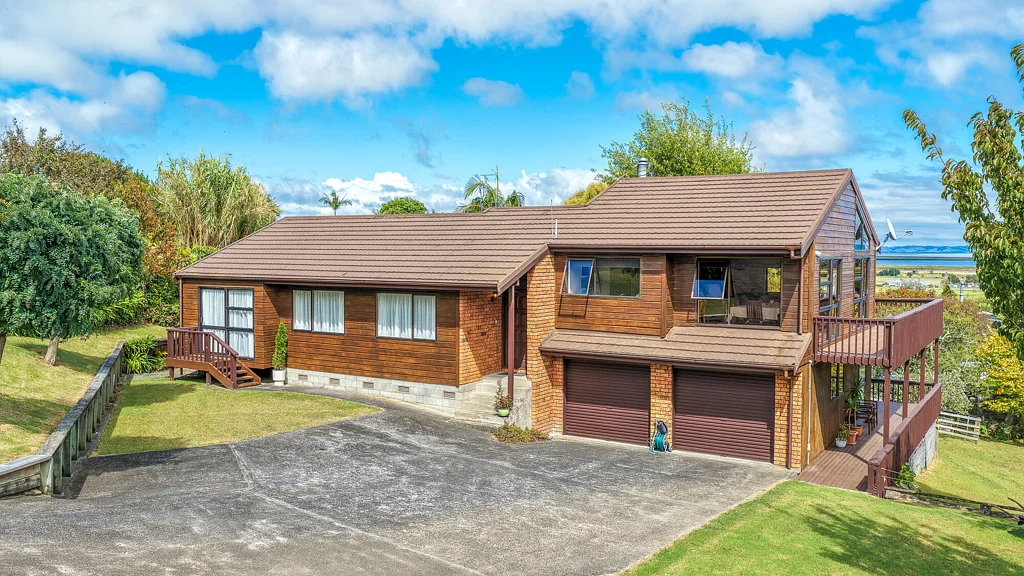 Thames 4房  Split-Level Family Living with Views and Lifestyle