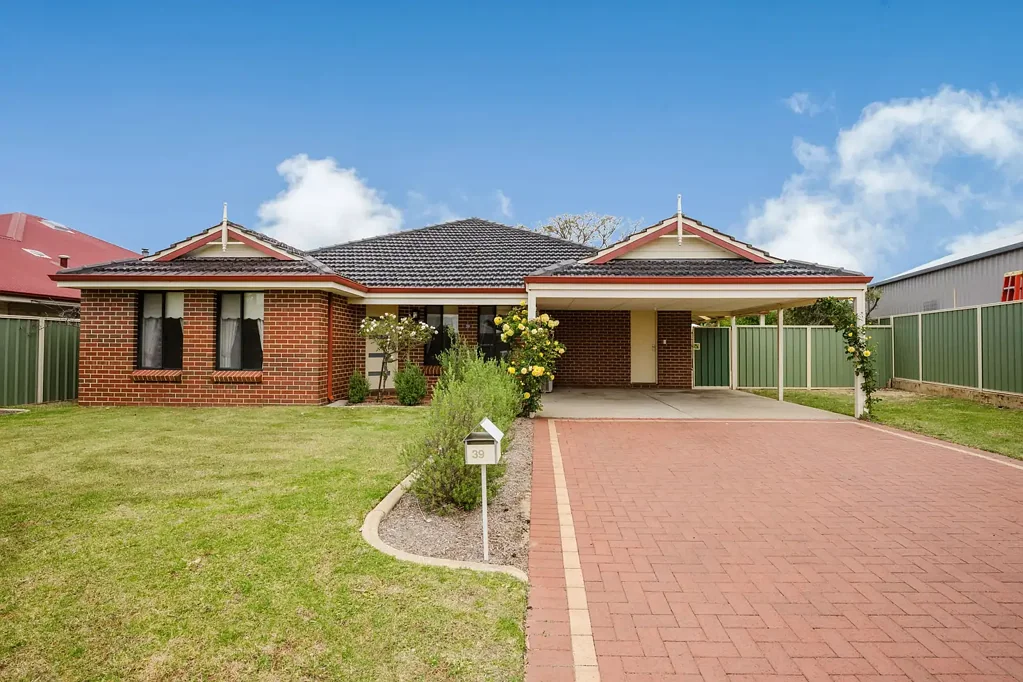 Australind 4房  Immaculate Family Home in Galway Green – Offers Over $795,000