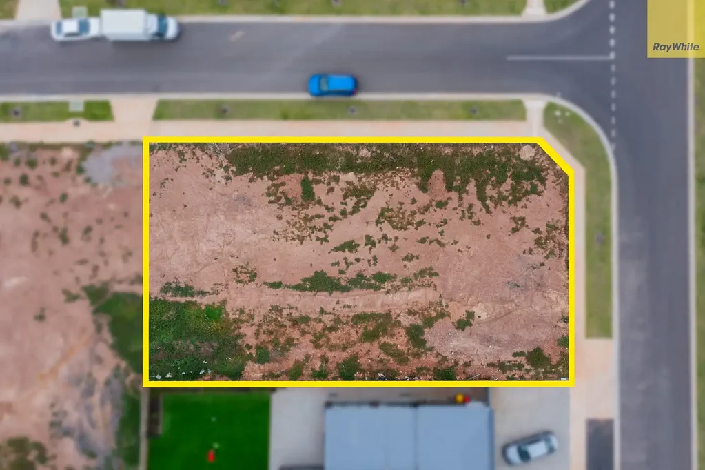 Bacchus Marsh 街角地块宽敞 814m² 家庭友好位置 靠近优质学校 Bacchus Marsh市中心 便捷交通设施 无限设计可能 BUILD YOUR DREAM HOME WITH A VIEW ON APPROX 814m2