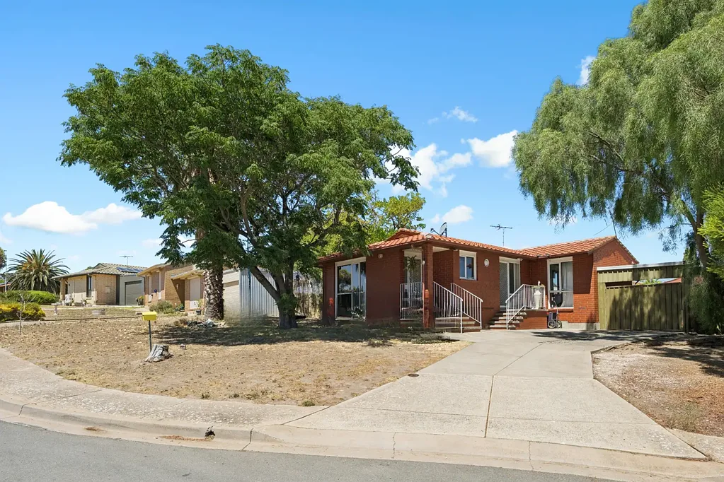 Noarlunga Downs 3બેડરૂમ Positioned in a peaceful and family-friendly cul-de-sac on approx 733sqm