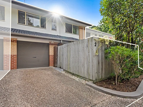 Burleigh Heads 3 Bedroom Visual Delight Low-Maintenance Living in Burleigh Heads !